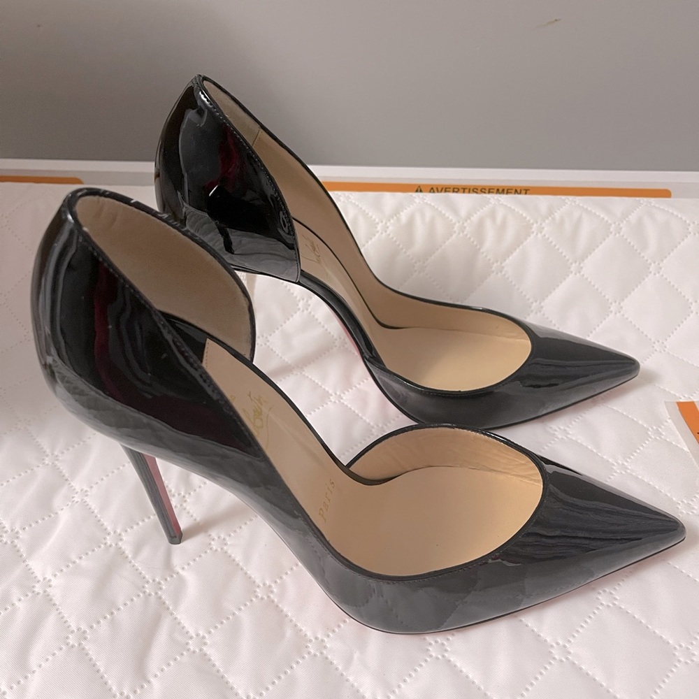 100% Authentic Christian louboutin Iriza pumps